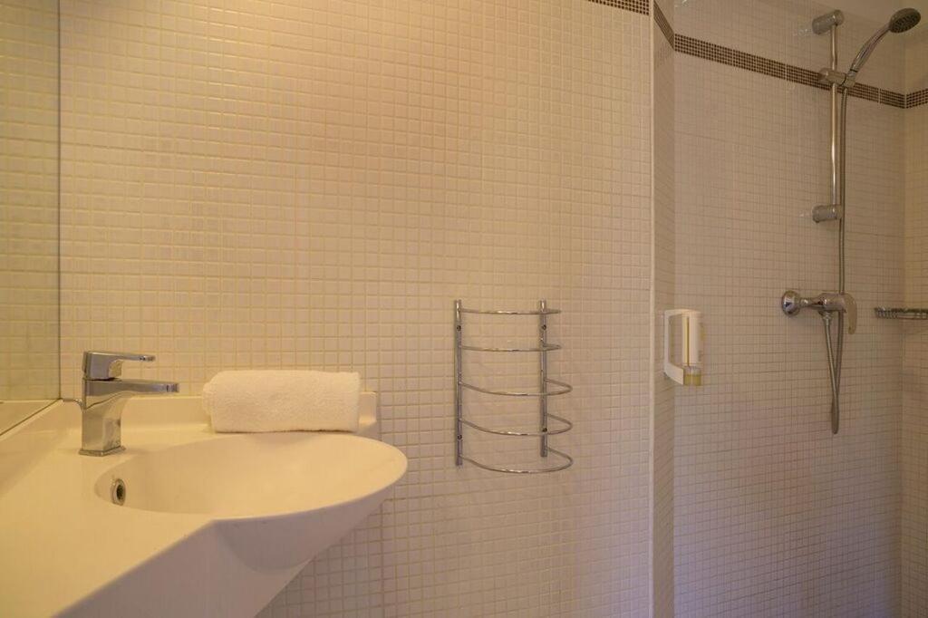 The Originals City, Hotel Novella Confort, Nantes Est Каркефу Екстериор снимка