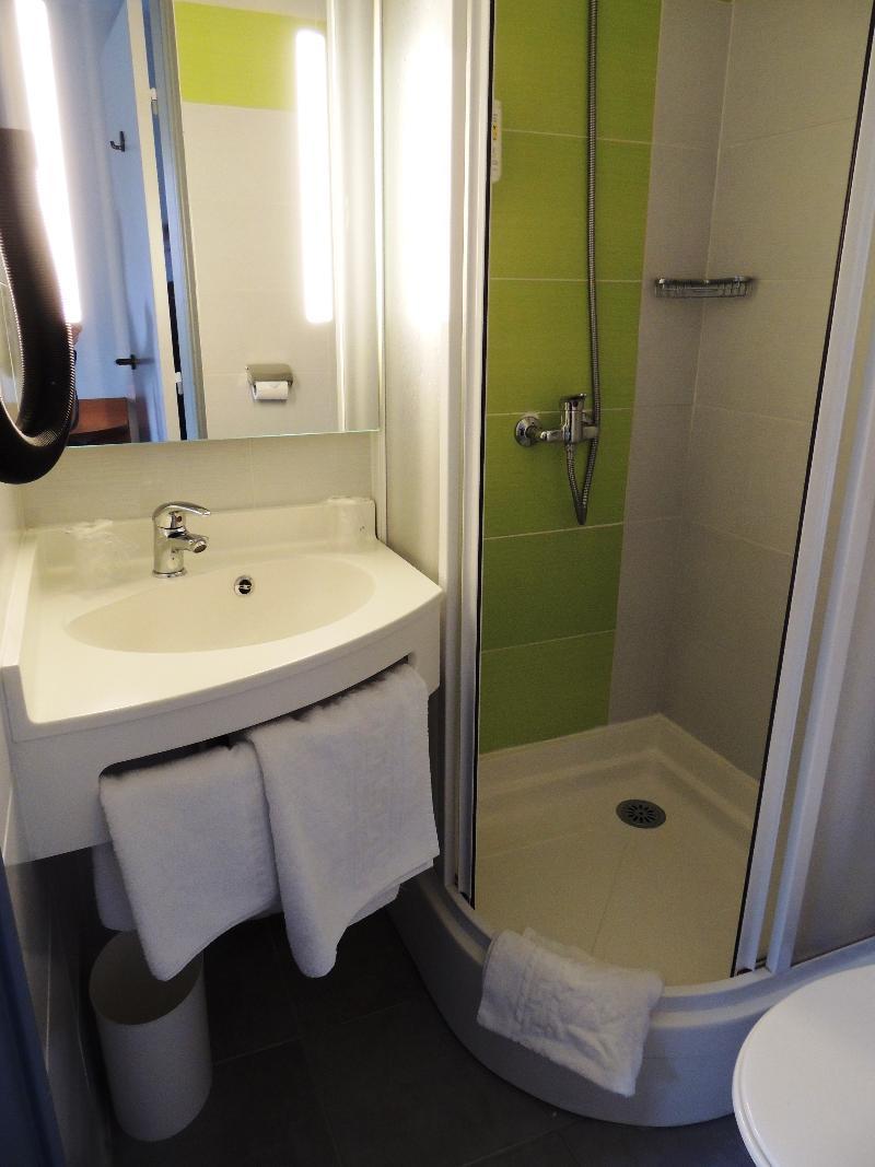 The Originals City, Hotel Novella Confort, Nantes Est Каркефу Екстериор снимка