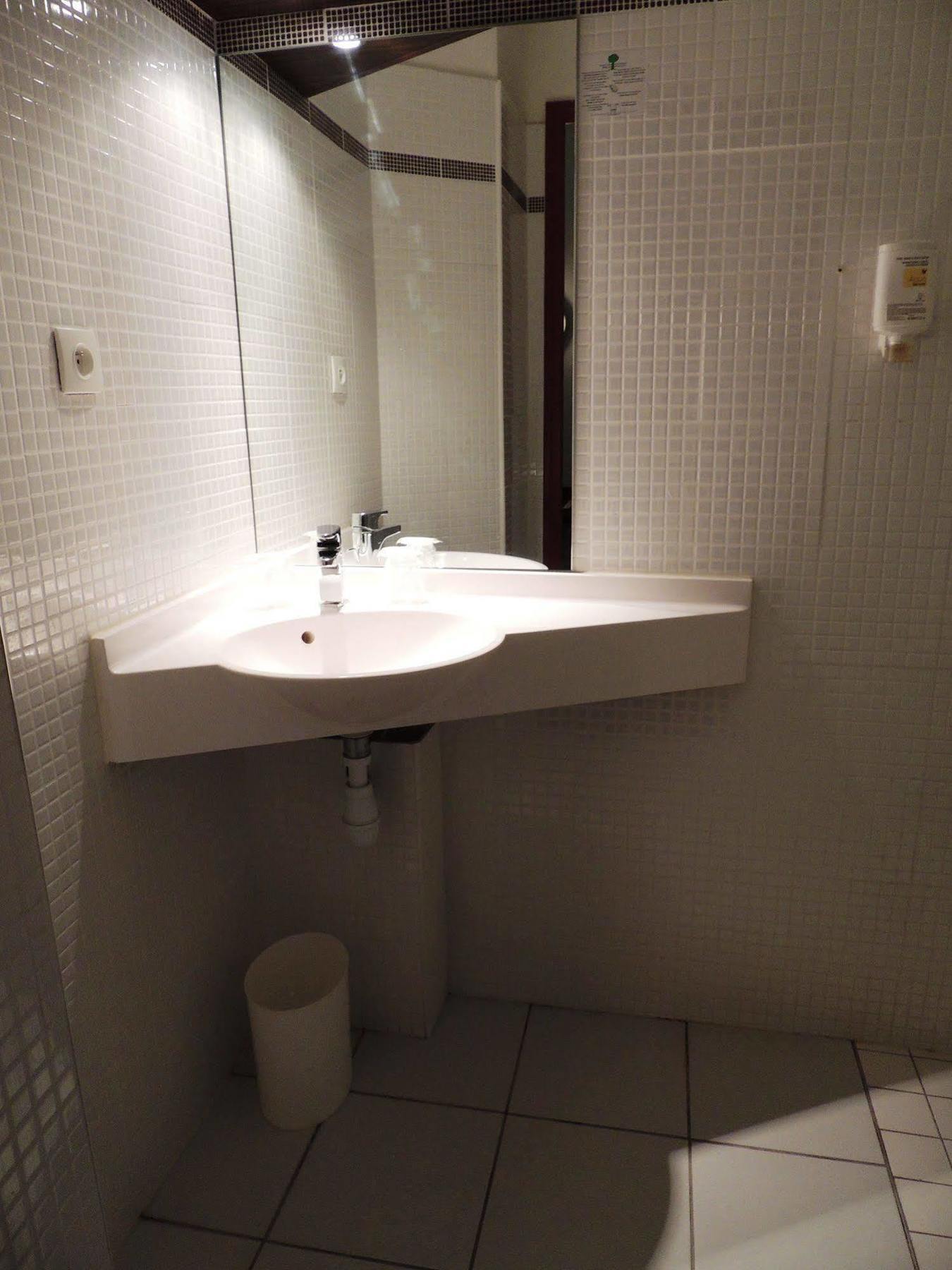 The Originals City, Hotel Novella Confort, Nantes Est Каркефу Екстериор снимка