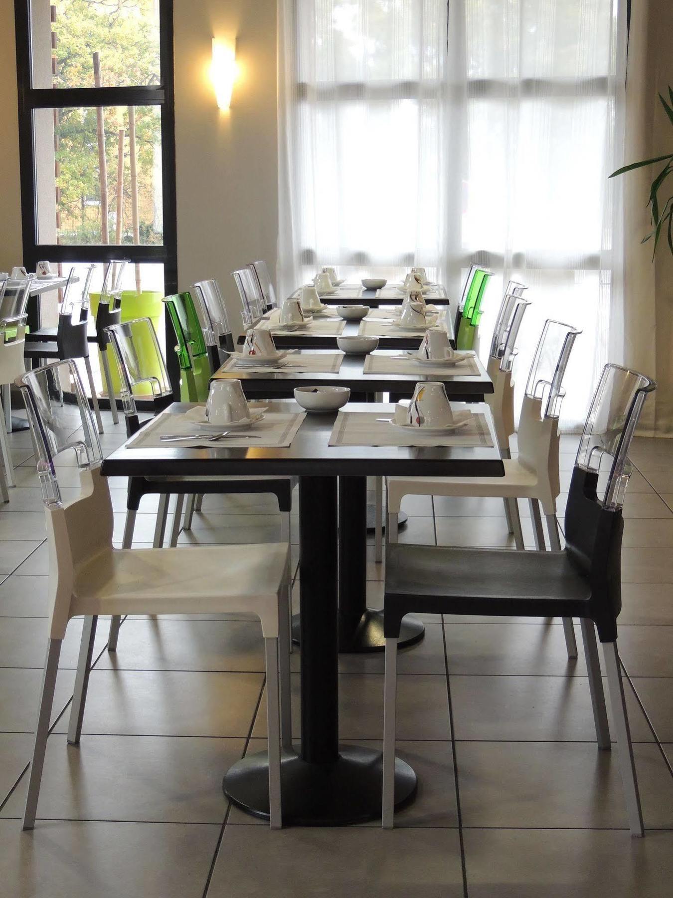 The Originals City, Hotel Novella Confort, Nantes Est Каркефу Екстериор снимка